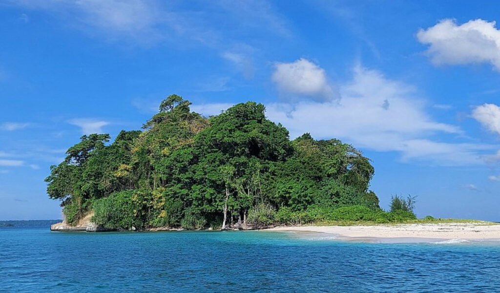 Jolly-Buoy-&-Red-Skin-Islands,andaman tour packages